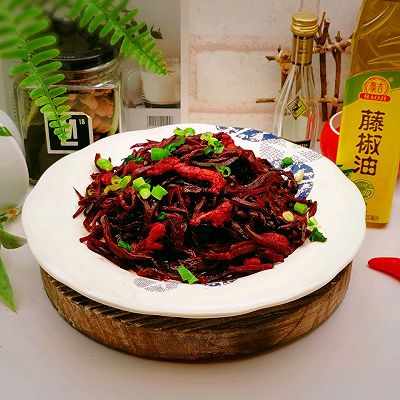 藤椒油炒红菜头