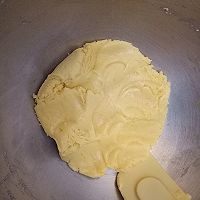 椰蓉蛋黄夹心饼干#安佳黑科技易涂抹软黄油#的做法图解6
