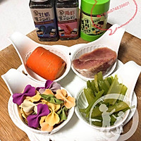 蝴蝶炒面的做法图解1