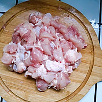 青椒炒鸡腿肉的做法图解3