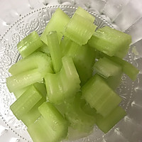 芹菜毛豆汁的做法图解3