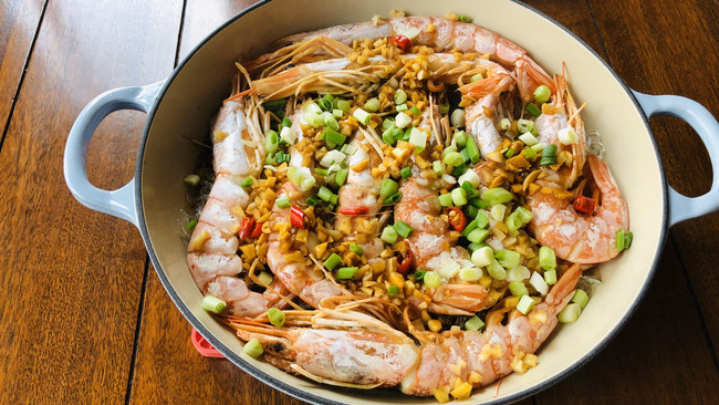 海鲜锅版蒜茸粉丝大虾的做法
