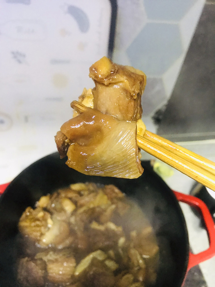 皮duang起来的焖羊肉的做法
