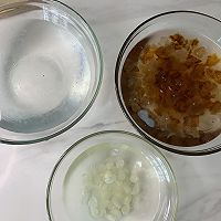 荟万珍：高颜值桃胶皂角米雪燕银耳红枣羹，美味又健康的做法图解3