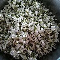 槐花饼的做法图解1