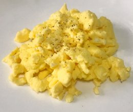 炒鸡蛋不用一滴油，里面加一种食材，炒出来非常软嫩，孩子超喜欢的做法