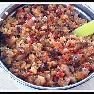 营养美味的西红柿牛肉香菇字母面