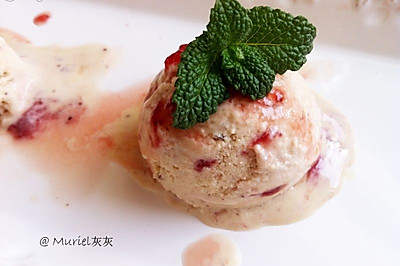 草莓冰激凌+附草莓果醬的做法