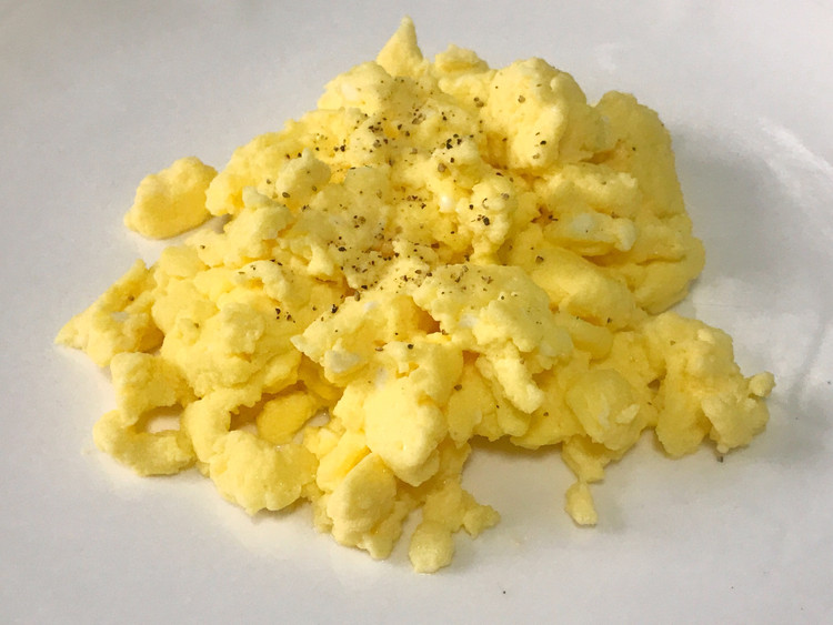 炒鸡蛋不用一滴油，里面加一种食材，炒出来非常软嫩，孩子超喜欢的做法