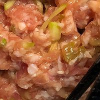 西葫芦榨菜鲜肉馄饨的做法图解1