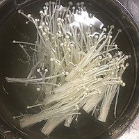 凉拌虫草花的做法图解1