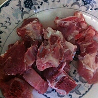 苦瓜闷排骨的做法图解1