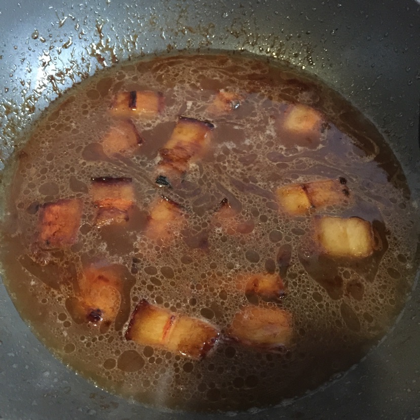 红烧肉+栗子+茶树菇+土豆+香菇的做法图解5