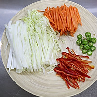 金汤肥牛白菜的做法图解2
