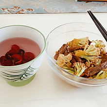 牛肉炒花菜+樱桃苏打水