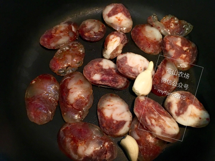 腊肠蛋炒饭的做法图解1