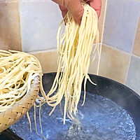 #硬核菜谱制作人#蒜香小龙虾面—懒人午餐的做法图解9