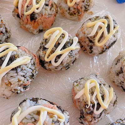 海苔金枪鱼饭团