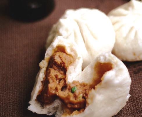 Classic steamed bun with Scallion