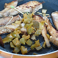 榨菜煎皖鱼—乌江榨菜的做法图解9