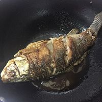 红烧鲫鱼炖豆腐的做法图解3