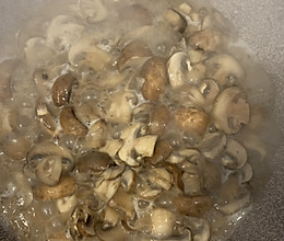黄油炒蘑菇的做法