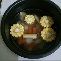 玉米山药胡萝卜汤的做法图解5