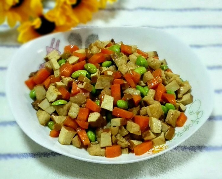豆米干子炒肉丁的做法
