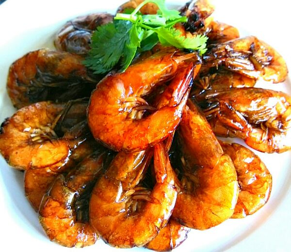 Fried shrimps in oil