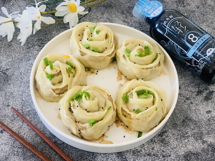 鲜虾猪肉花式煎饺的做法