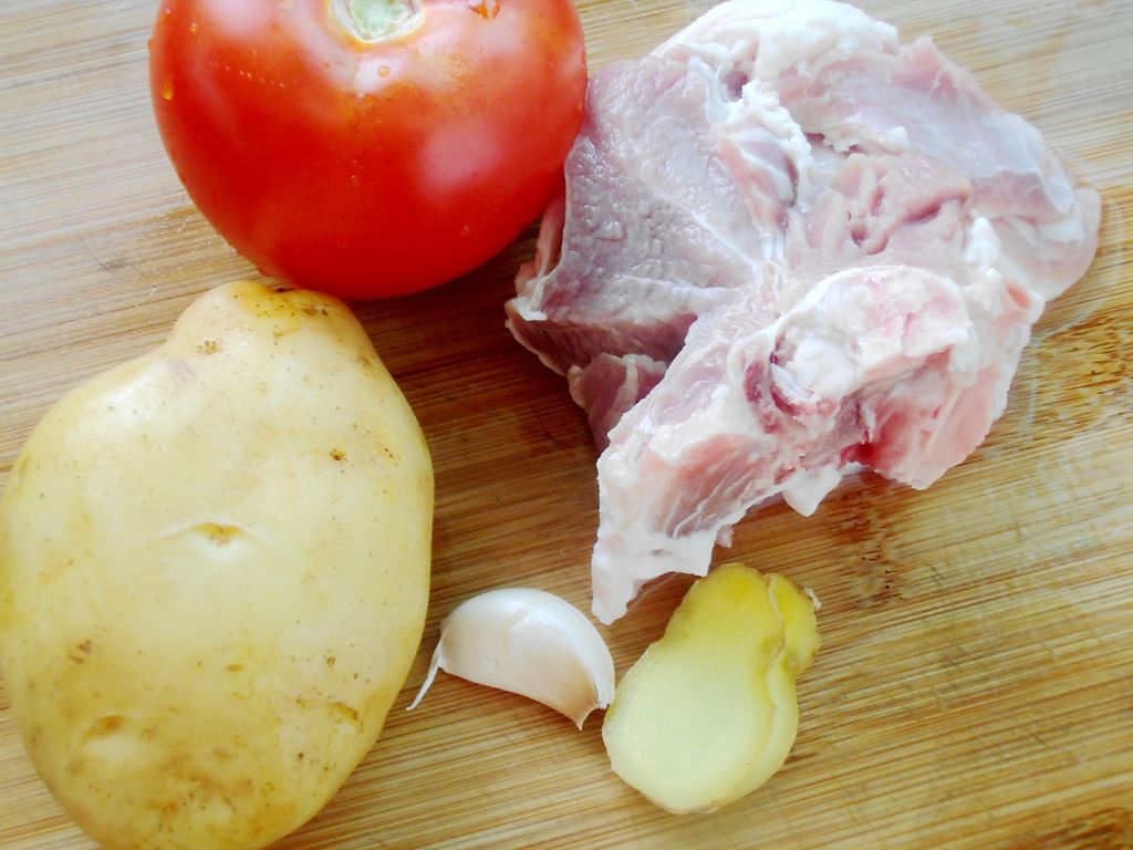 洋葱番茄羊肉汤怎么做_洋葱番茄羊肉汤的做法_缘豆儿_豆果美食