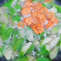 减脂餐.低脂丝瓜鲜虾魔芋面的做法图解3