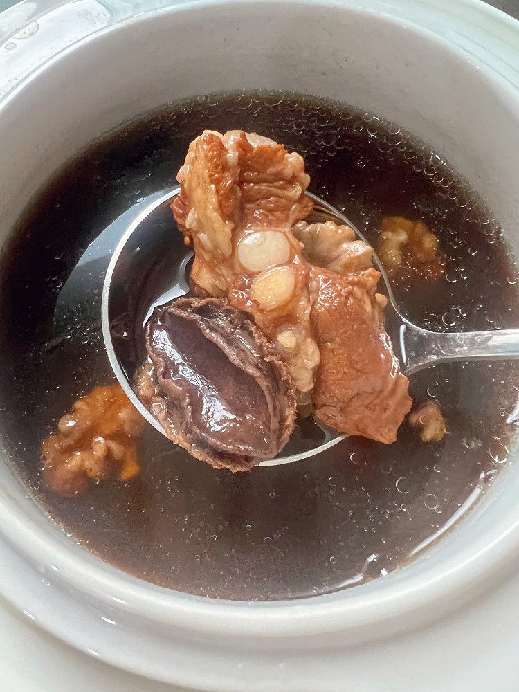 鲍鱼排骨汤的做法
