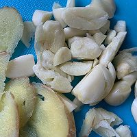 #少盐饮食 轻松生活#三杯鲍鱼鸡翅的做法图解1