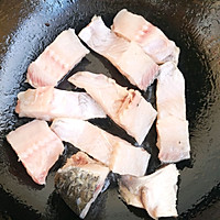 豆腐炖草鱼的做法图解3