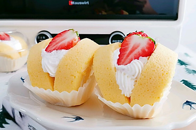 草莓抱抱蛋糕卷