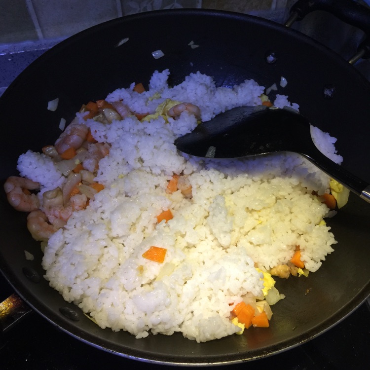 【佳佳姐の餐】虾仁咖喱炒饭的做法图解9