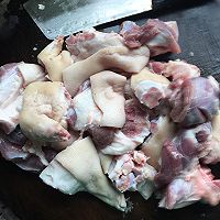 家庭版：广式【红烧猪蹄】的做法图解1