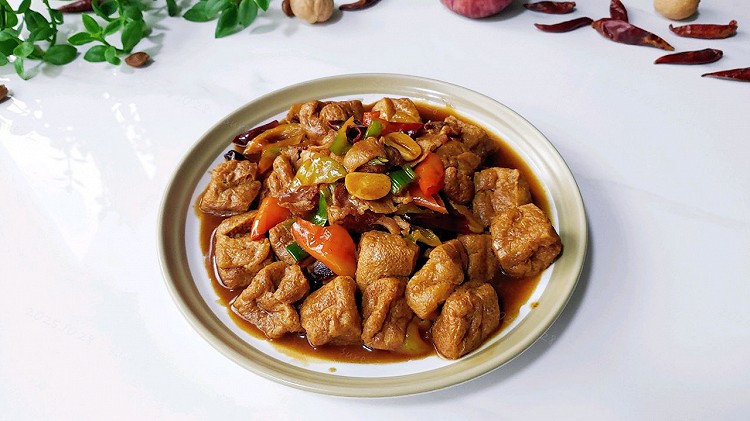 椒椒蒜肉油豆腐的做法