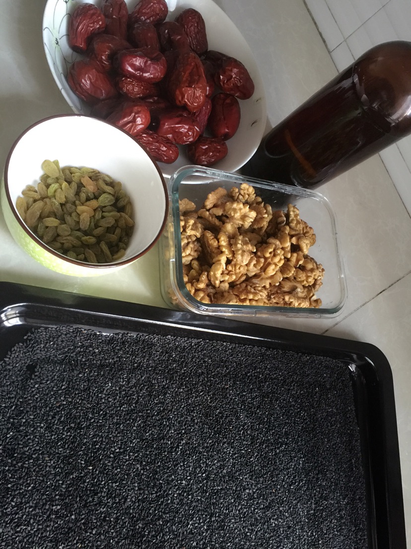 核桃红枣葡萄阿胶膏的做法图解1