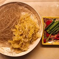 一口气吃一大盘的酸菜烩粉条的做法图解2