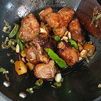#葱伴侣豆瓣酱能蘸善炒#酱香排骨焖面的做法图解8