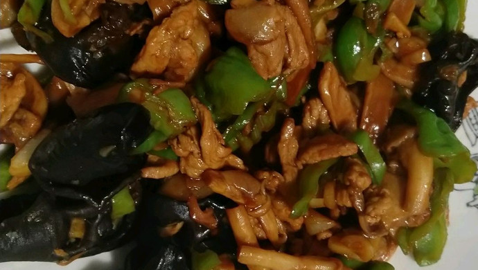 平菇木耳炒肉