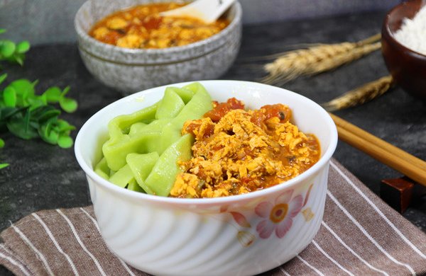 酱香菠菜手擀面