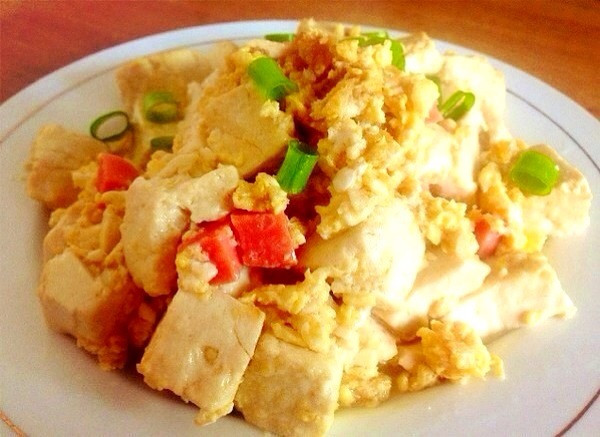 蛋包豆腐丁---鸡蛋豆腐香肠的简单美味！的做法