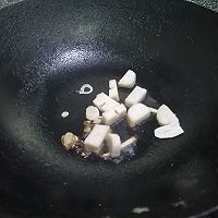 #西班牙橄榄披萨沙拉创意菜#黑橄榄豆腐汤的做法图解4