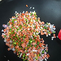 蔬菜酱油炒饭的做法图解3