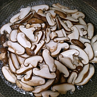 香菇炒肉的做法图解6