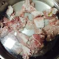 豆角排骨焖面的做法图解1