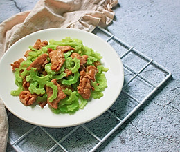 #花10分钟，做一道菜！#苦瓜肉片的做法